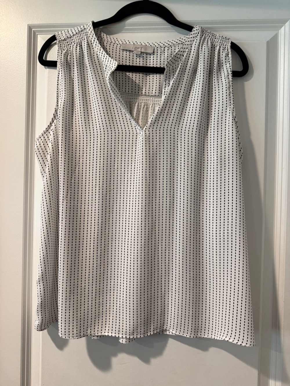 LOFT White Sleeveless V-Neck Dotted Stripe Blouse
